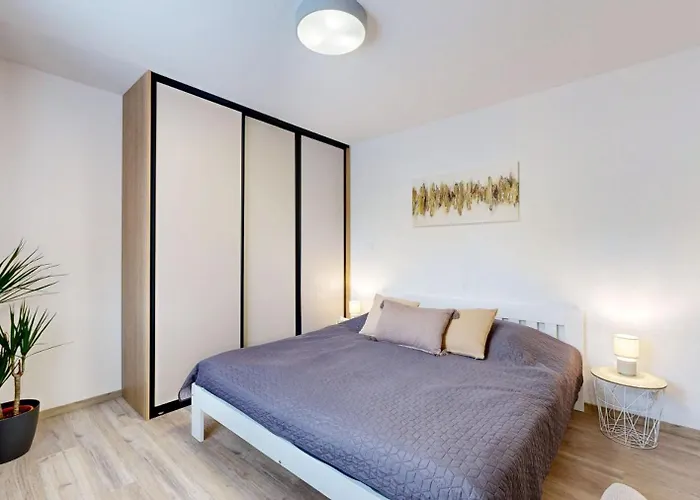 Flexihome Sk - Tolsteho 1 - And Renovated *